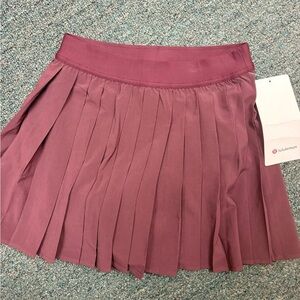NWT lululemon athletica Women's Maroon Pleated Skort